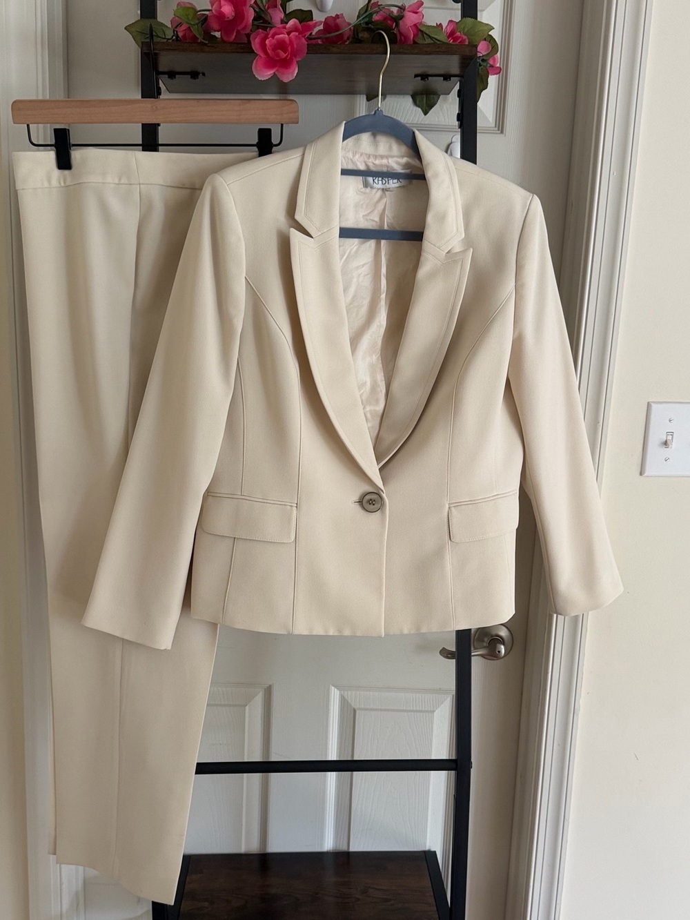 Kasper Two Piece Cream Plus Size Blazer and Pants Suit Set Office Wear Career